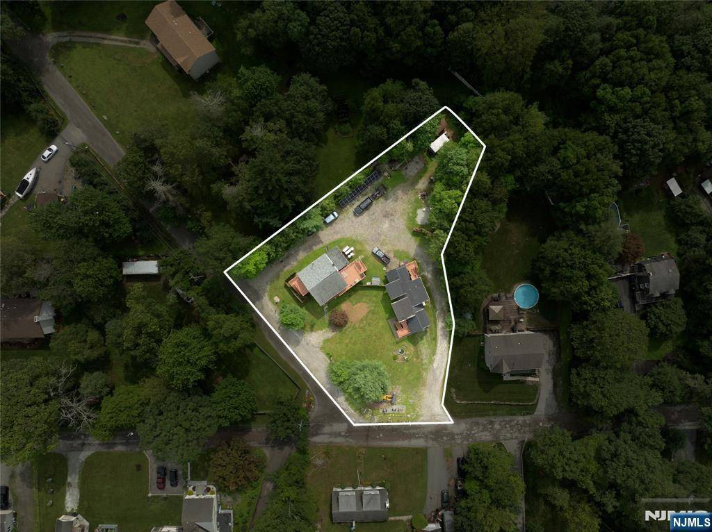 West Milford, NJ 07421,4 Delmont RD