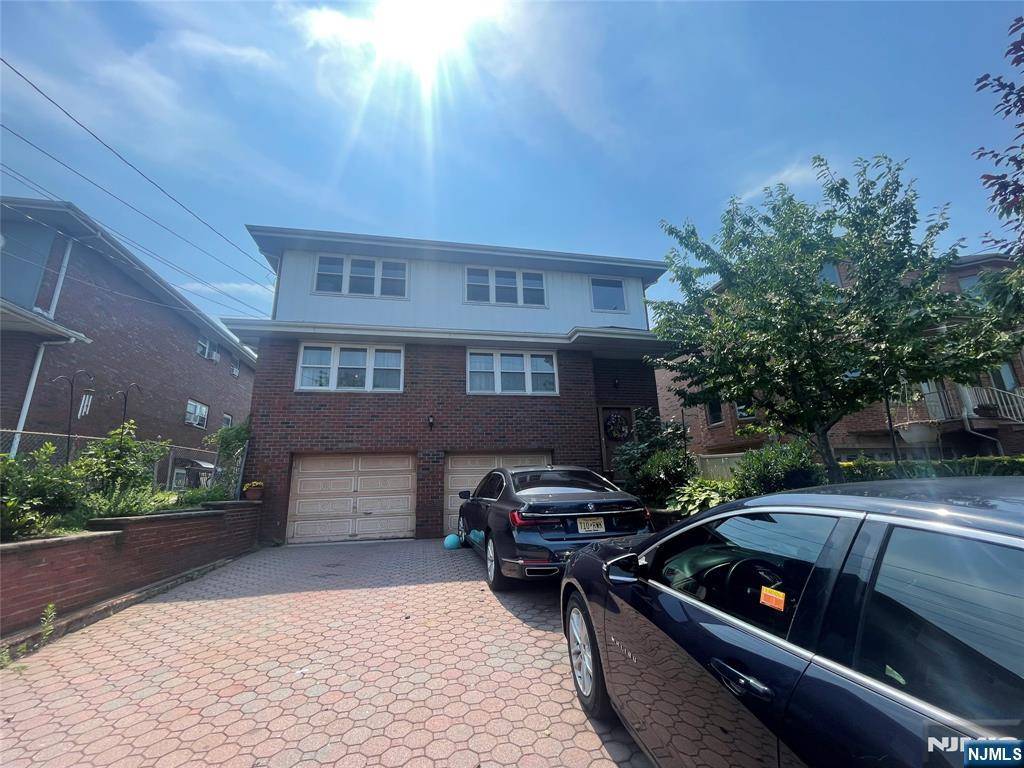 Palisades Park, NJ 07650,458 Lawn AVE #2nd FL