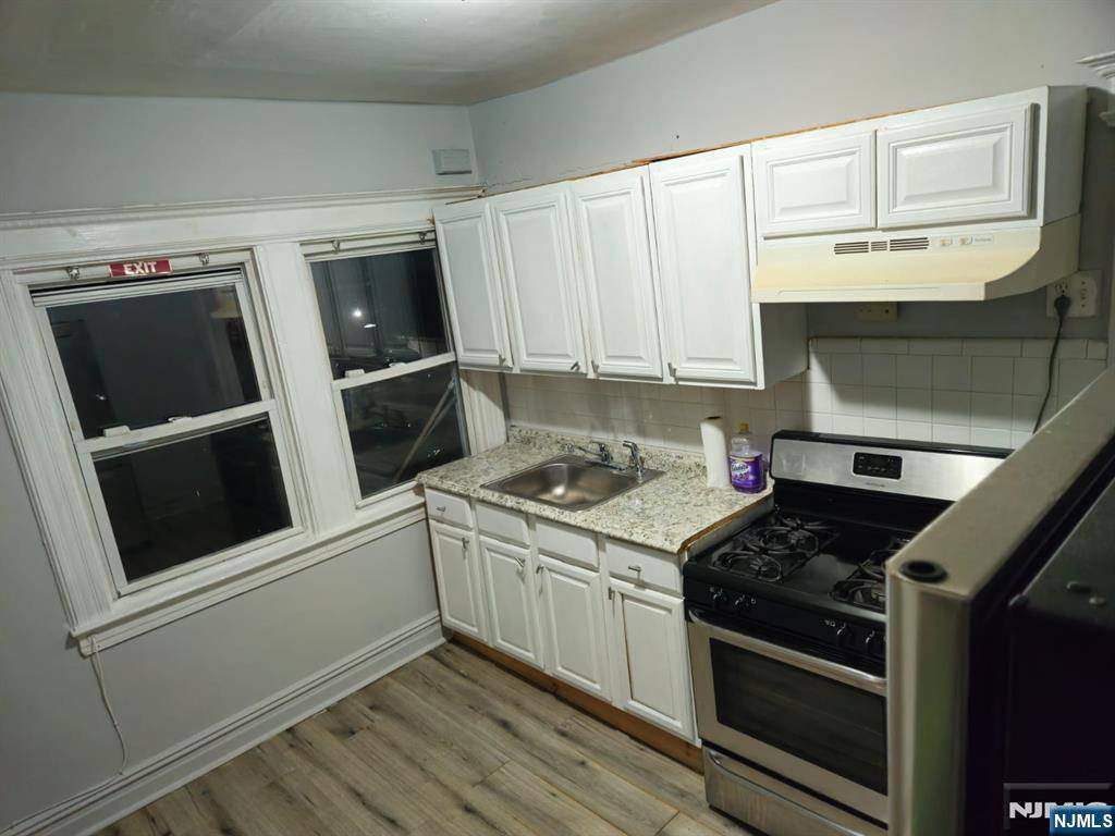 East Orange, NJ 07017,467 Park AVE