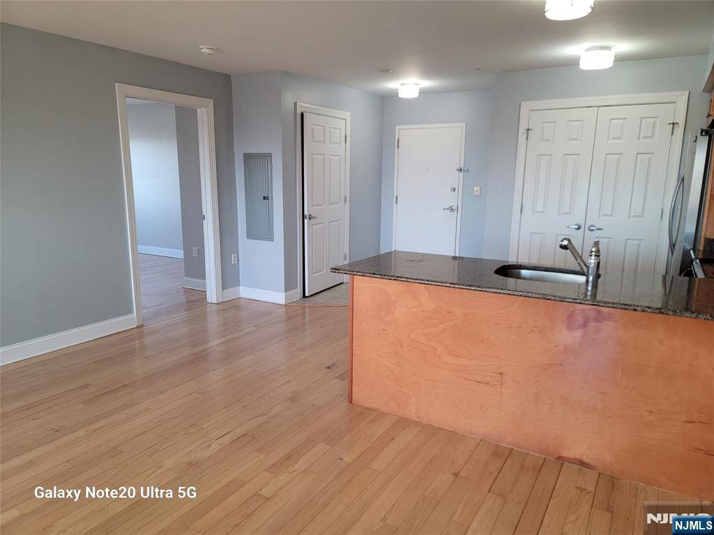 Palisades Park, NJ 07650,411 E Brinkerhoff AVE #111