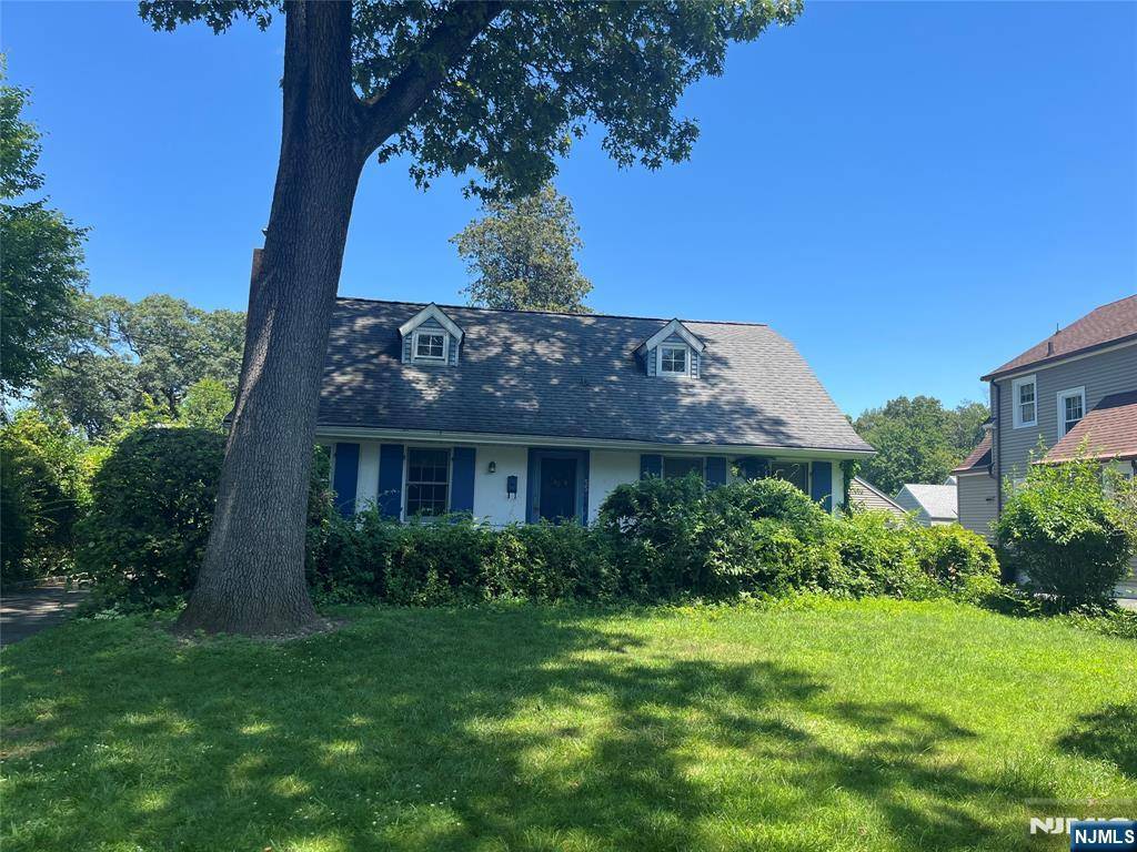 Midland Park, NJ 07432,55 Colonial RD