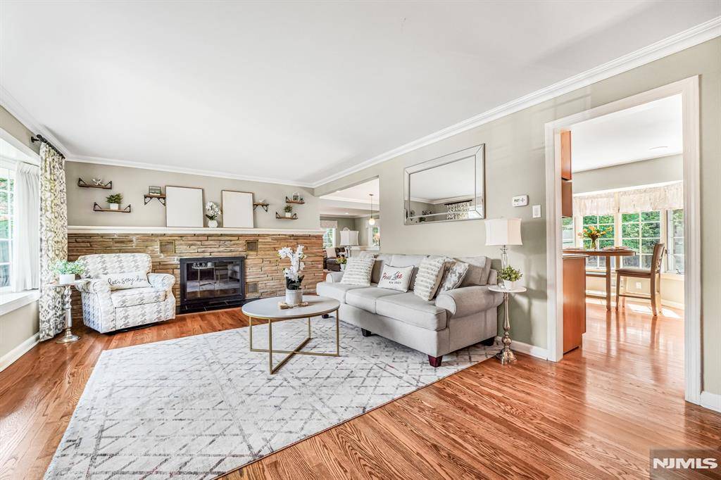 Wayne, NJ 07470,97 Green Knolls DR
