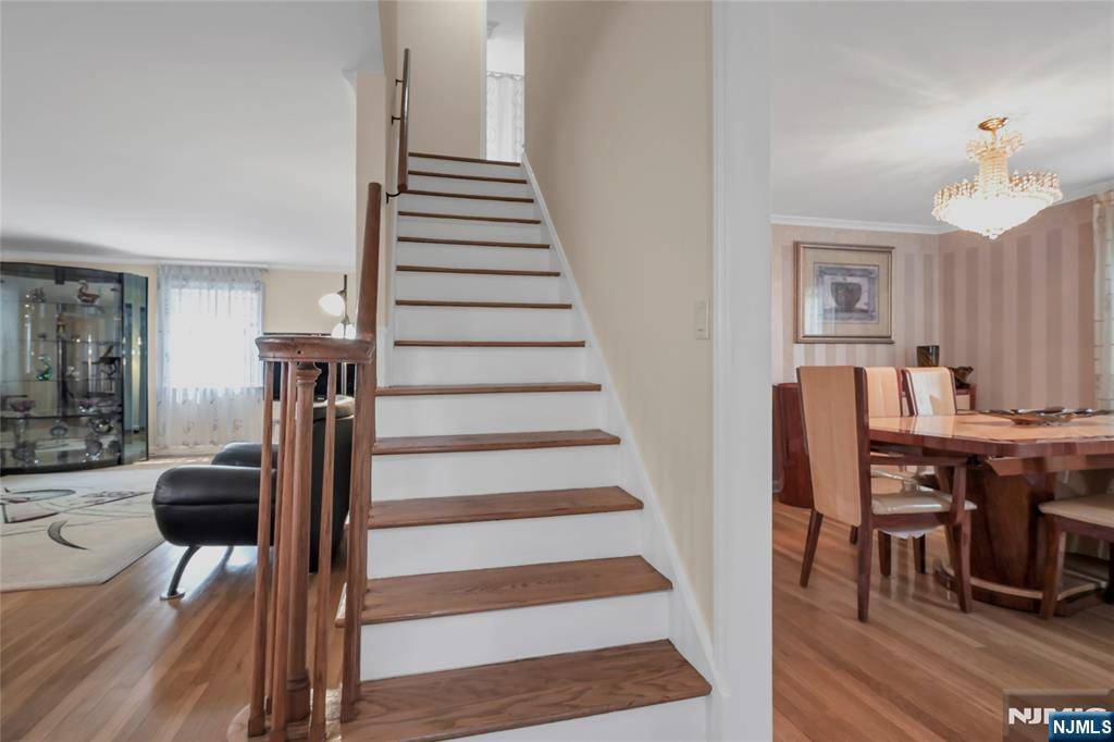 West Orange, NJ 07052,4 Pleasant Valley WAY