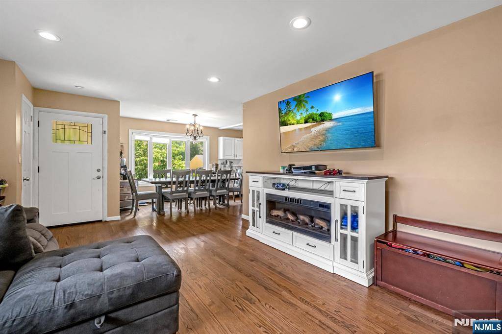 New Milford, NJ 07646,321 Henley AVE