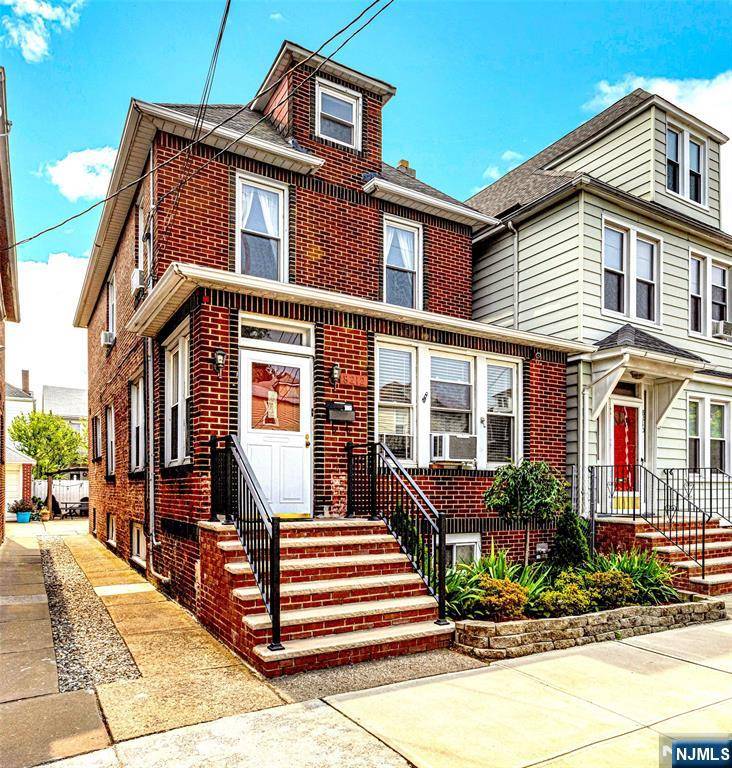 North Bergen, NJ 07047,8212 2nd AVE
