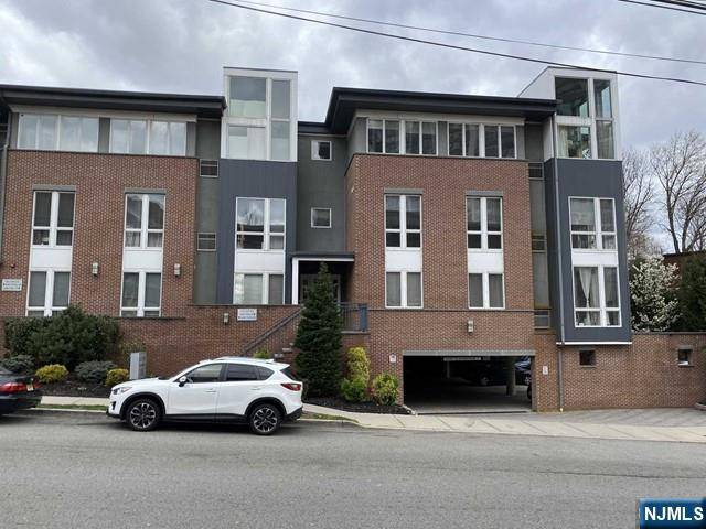 Cliffside Park, NJ 07010,255 Laird AVE #5