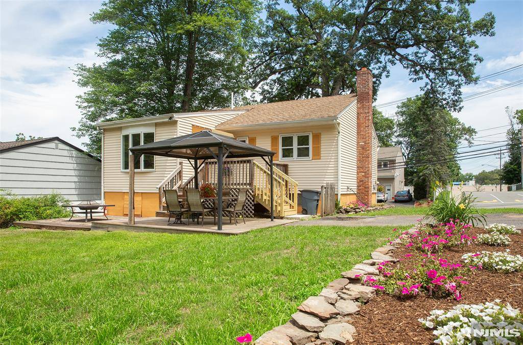 Oakland, NJ 07436,96 Yawpo AVE