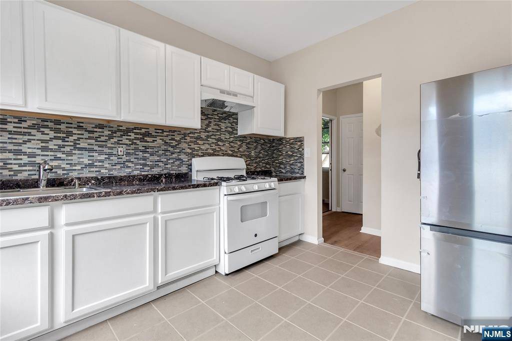 Orange, NJ 07050,247 Duane ST #1