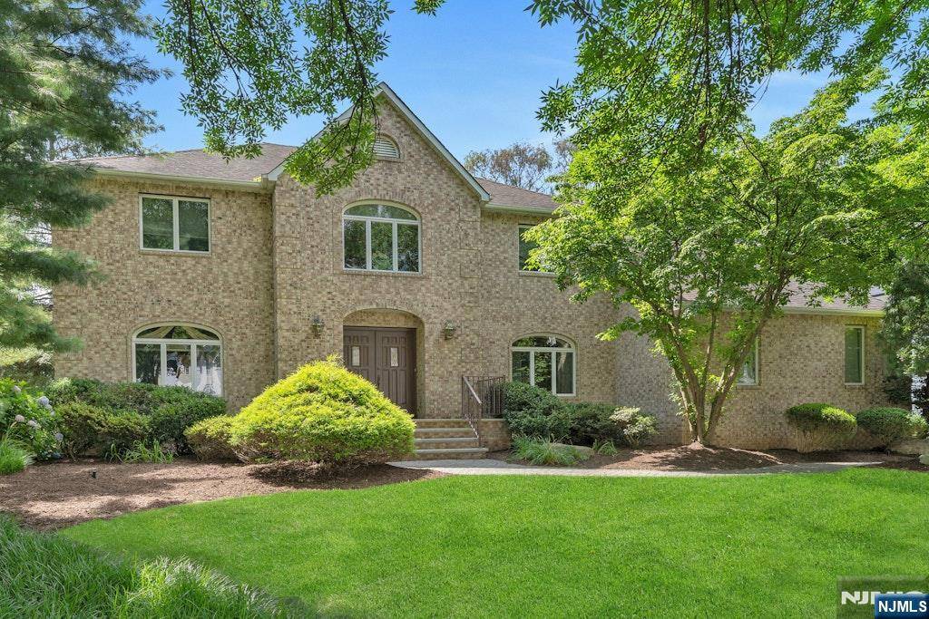 Paramus, NJ 07652,206 Paul CT