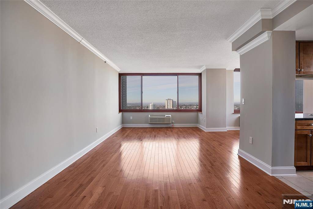 Fort Lee, NJ 07024,100 Old Palisade RD #3202