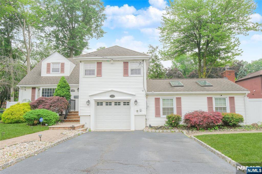 Paramus, NJ 07652,122 E Village CIR