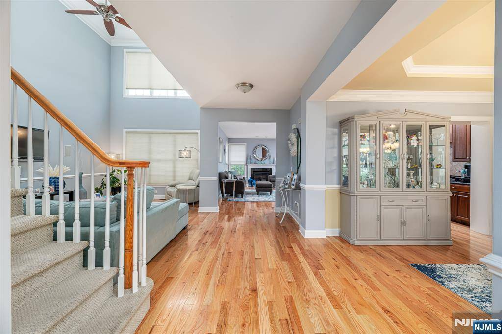 Hamburg, NJ 07419,19 Briar CT