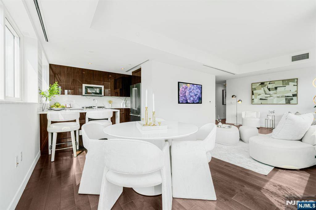 Weehawken, NJ 07086,800 Ave At Port Imperial BLVD #821
