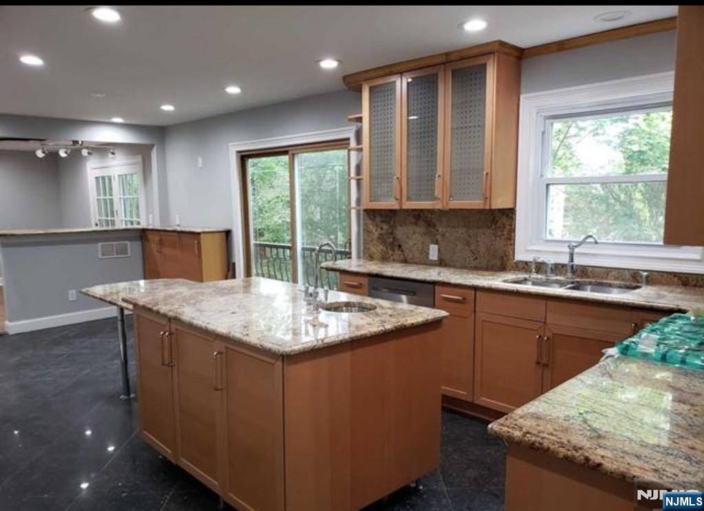 Paramus, NJ 07652,96 Heights RD