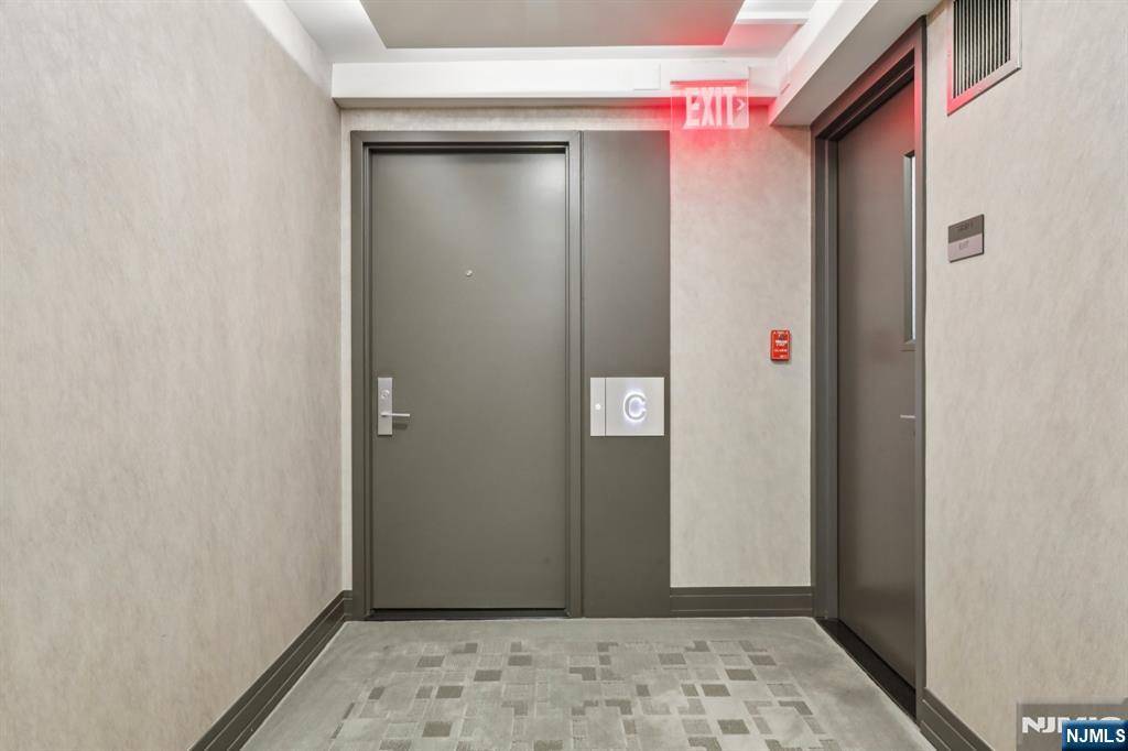 Fort Lee, NJ 07024,1500 Palisade AVE #27C