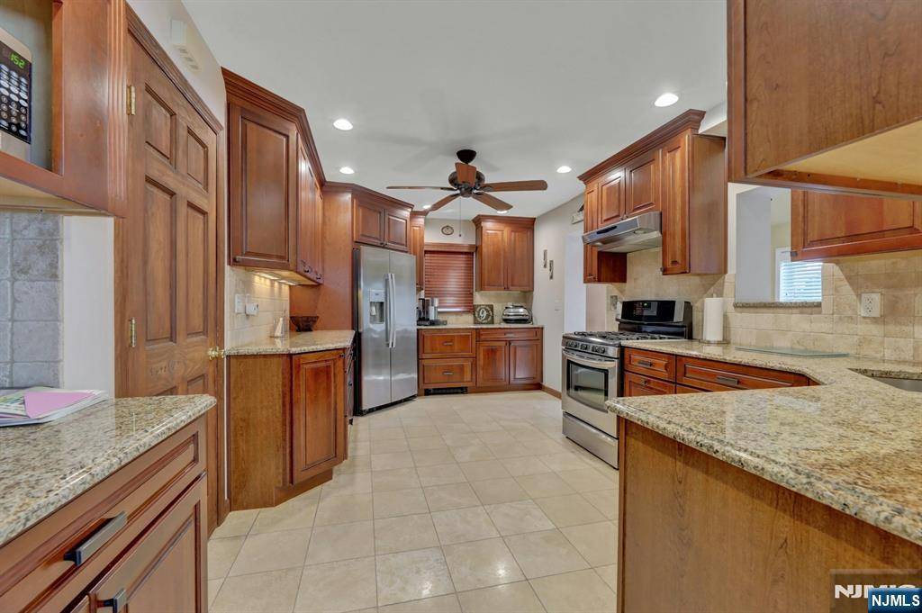 Hasbrouck Heights, NJ 07604,260 Lasalle AVE