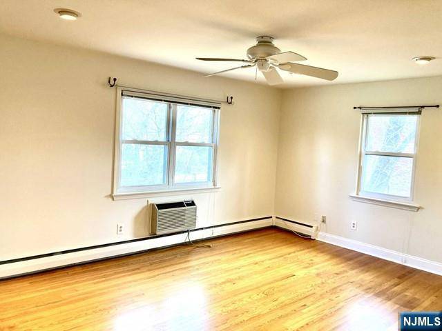 Oakland, NJ 07436,11-2 Spruce ST #11-2