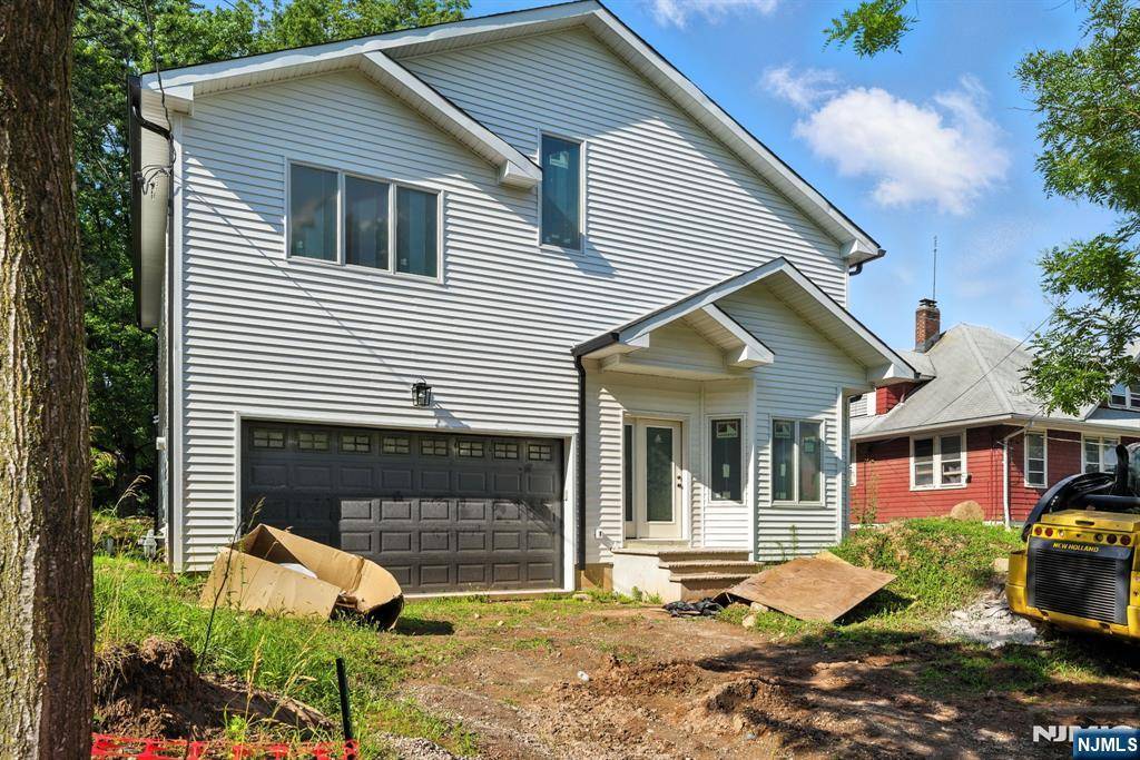 River Edge, NJ 07661,42 Howland AVE
