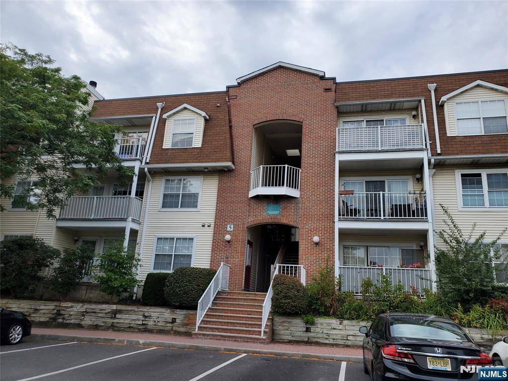 Edgewater, NJ 07020,400 Crown CT #551