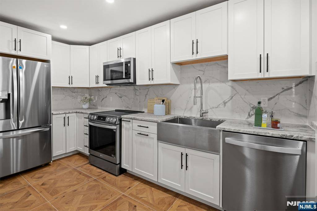 Ridgewood, NJ 07450,174 Maple AVE #3B