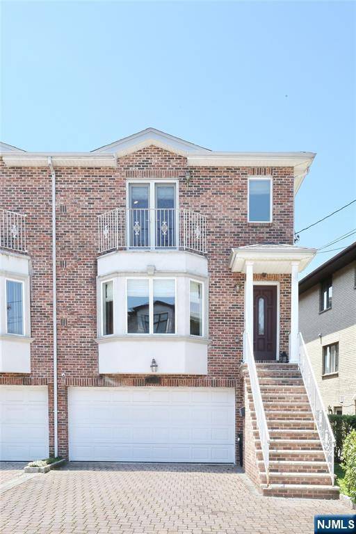 Cliffside Park, NJ 07010,400 Lawton AVE #C0400