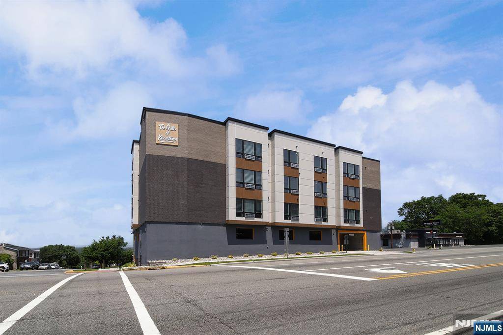 Palisades Park, NJ 07650,401 E Central BLVD #4A
