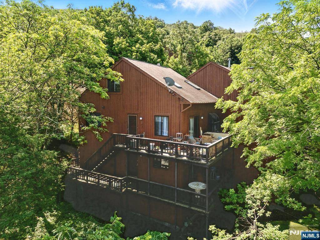 Vernon, NJ 07462,2 Eagles Nest DR #2