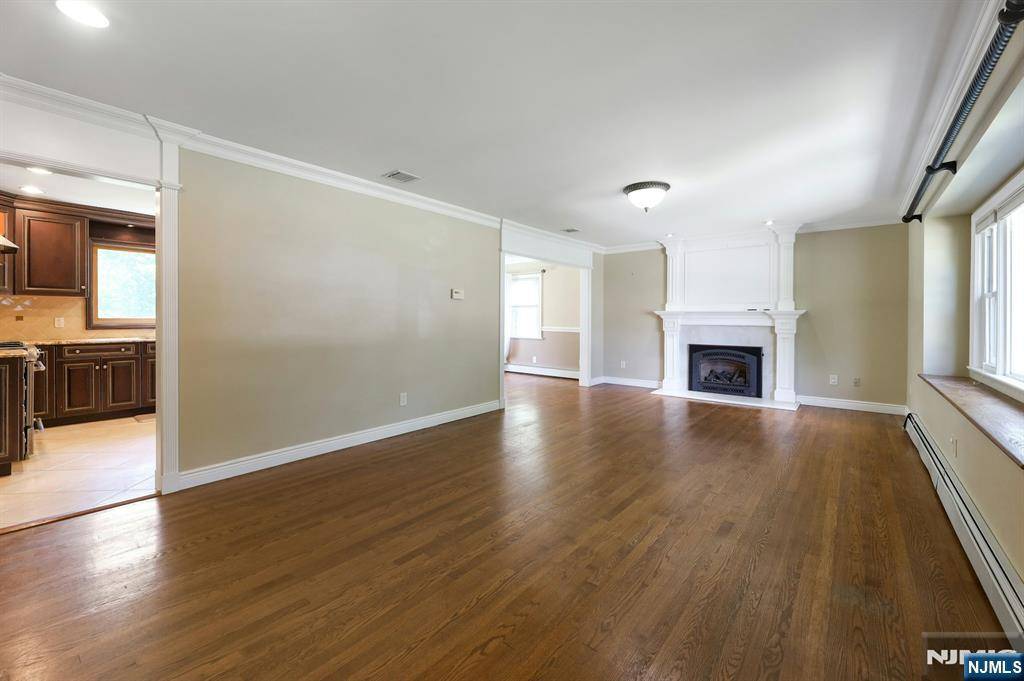 Ridgewood, NJ 07450,161 Jeffer CT
