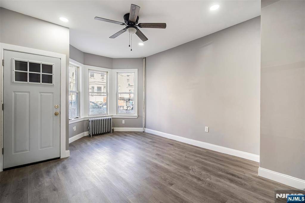 Newark, NJ 07104,231 Garside ST