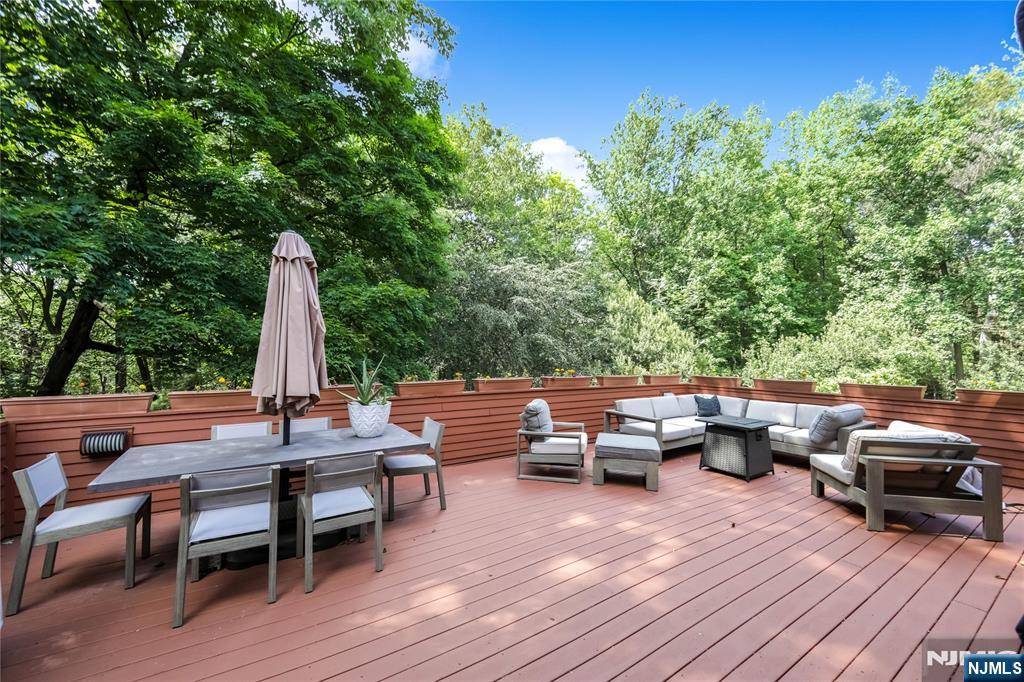 Englewood, NJ 07631,20 Old Quarry RD #20