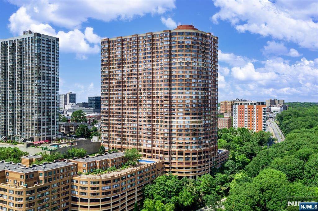 Fort Lee, NJ 07024,100 Old Palisade RD #2416