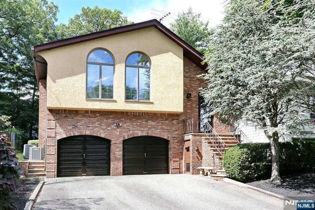 Englewood Cliffs, NJ 07632,38 Irving AVE