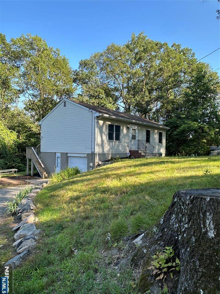 West Milford, NJ 07480,19 Apshawa Cross RD