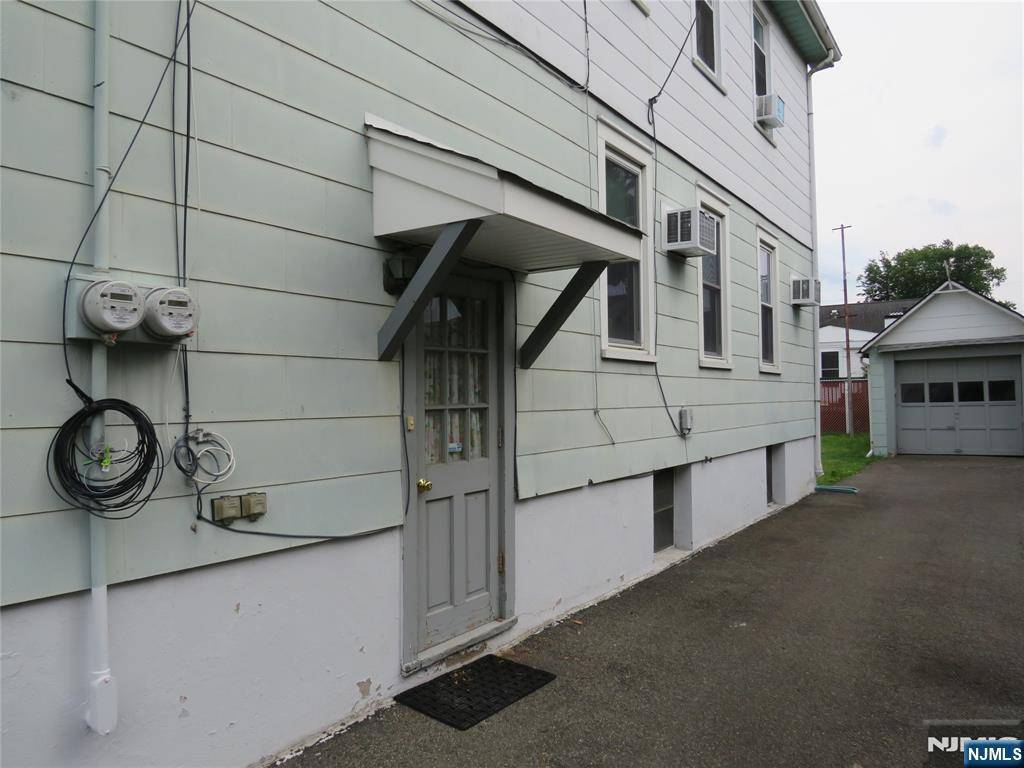 Lodi, NJ 07644,152 Washington ST