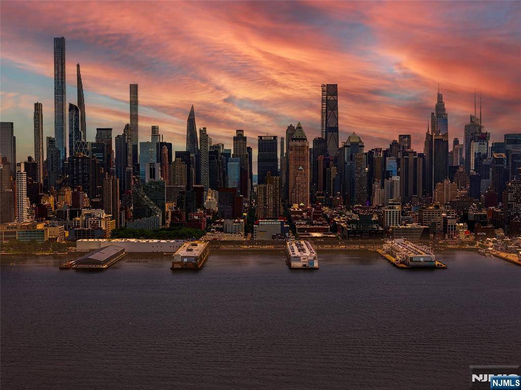 Weehawken, NJ 07086,899 E Boulevard #4O