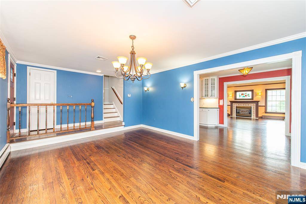 Wayne, NJ 07470,110 Chestnut DR