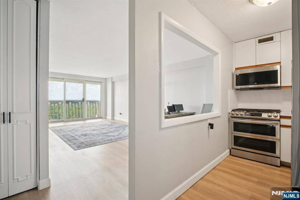 Fort Lee, NJ 07024,555 North AVE #11-L