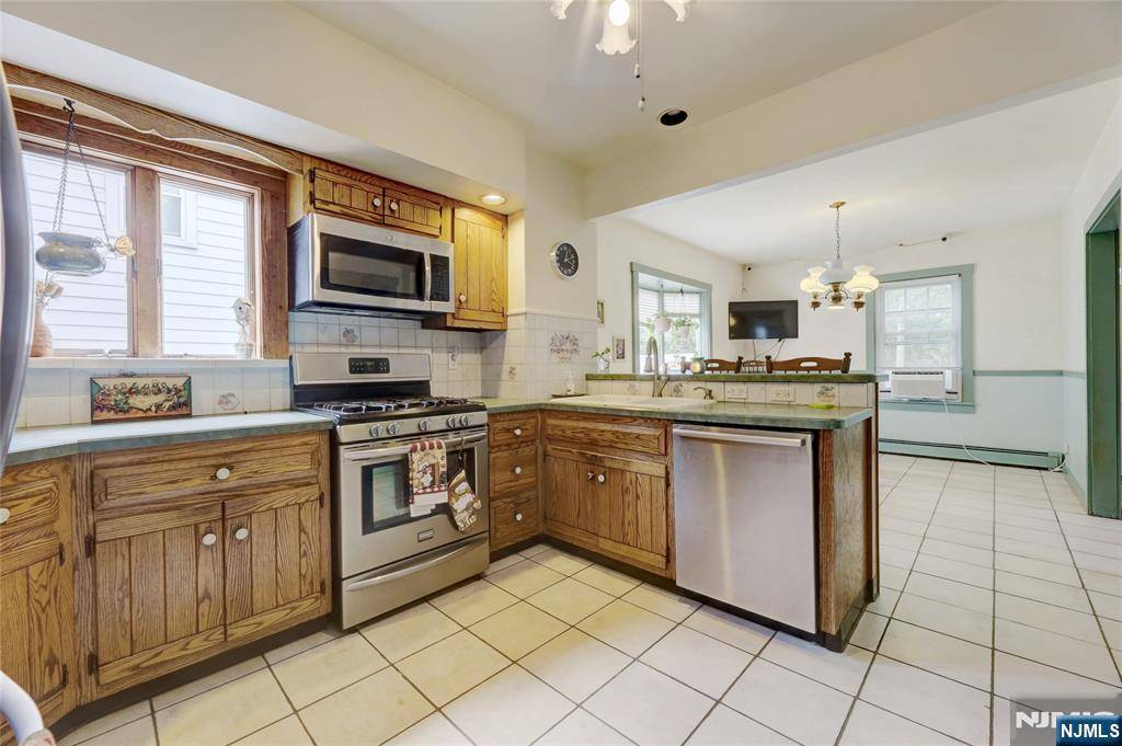 Ramsey, NJ 07446,46 Cherry LN