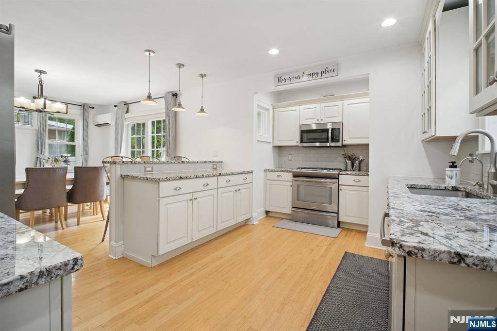 Rutherford, NJ 07070,295 Washington AVE