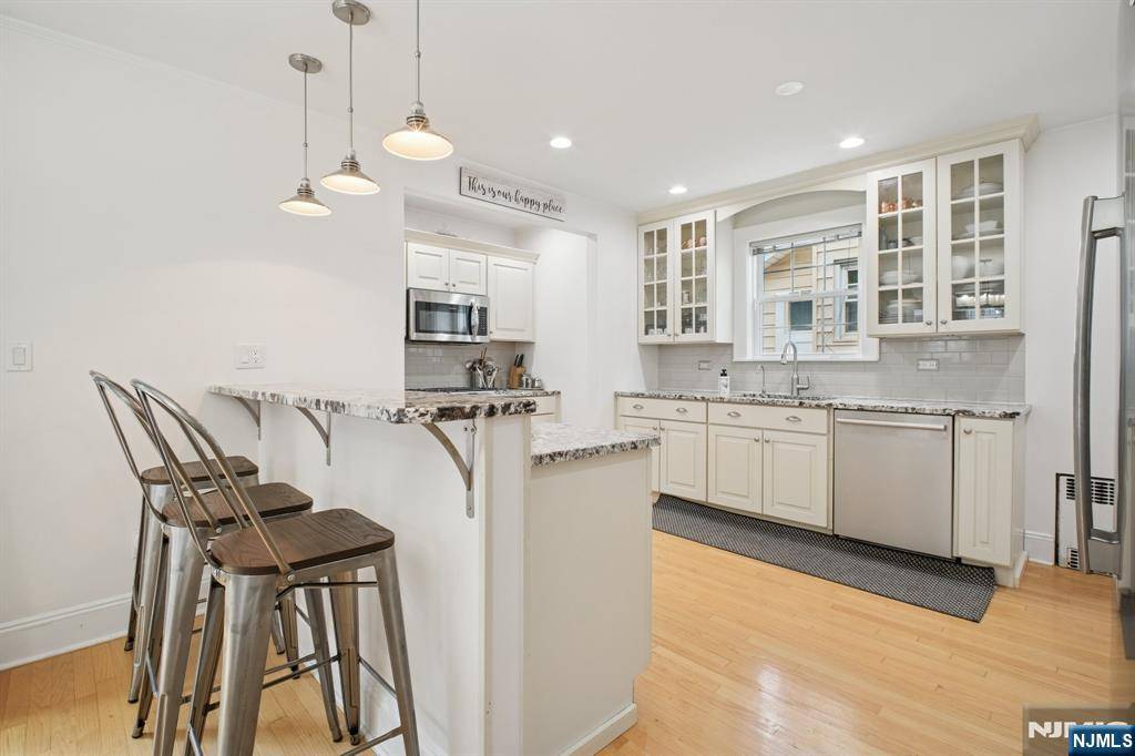 Rutherford, NJ 07070,295 Washington AVE