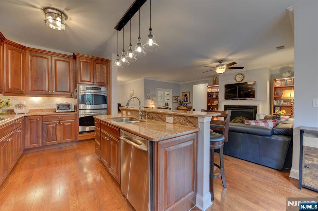 Woodland Park, NJ 07424,2 SAND STO Sandstone CT #D3