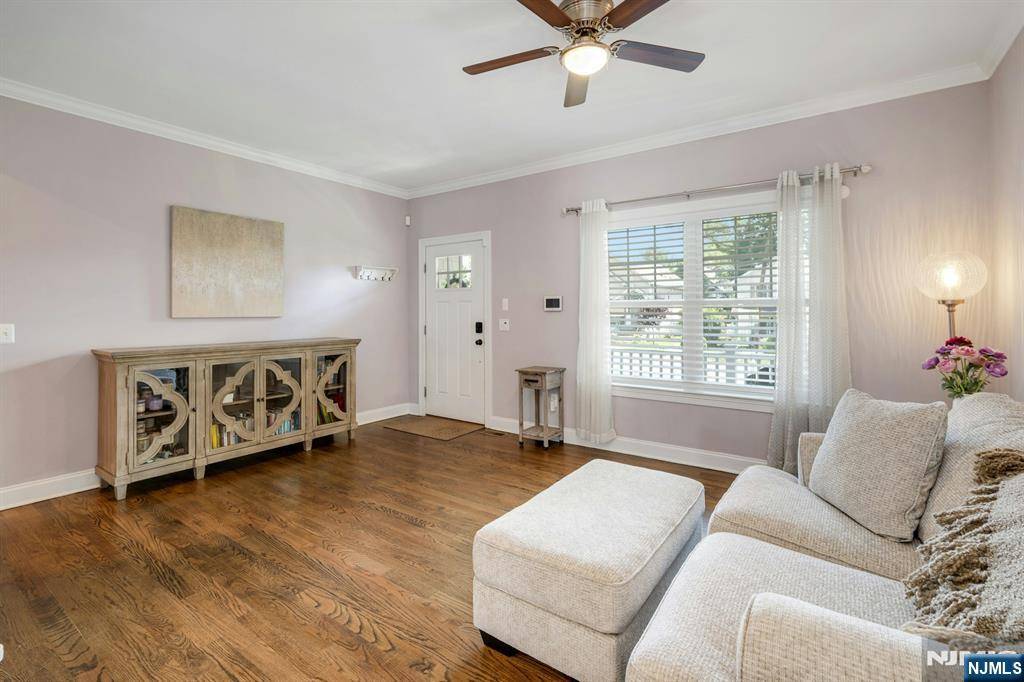 Boonton Town, NJ 07005,327 Lincoln ST