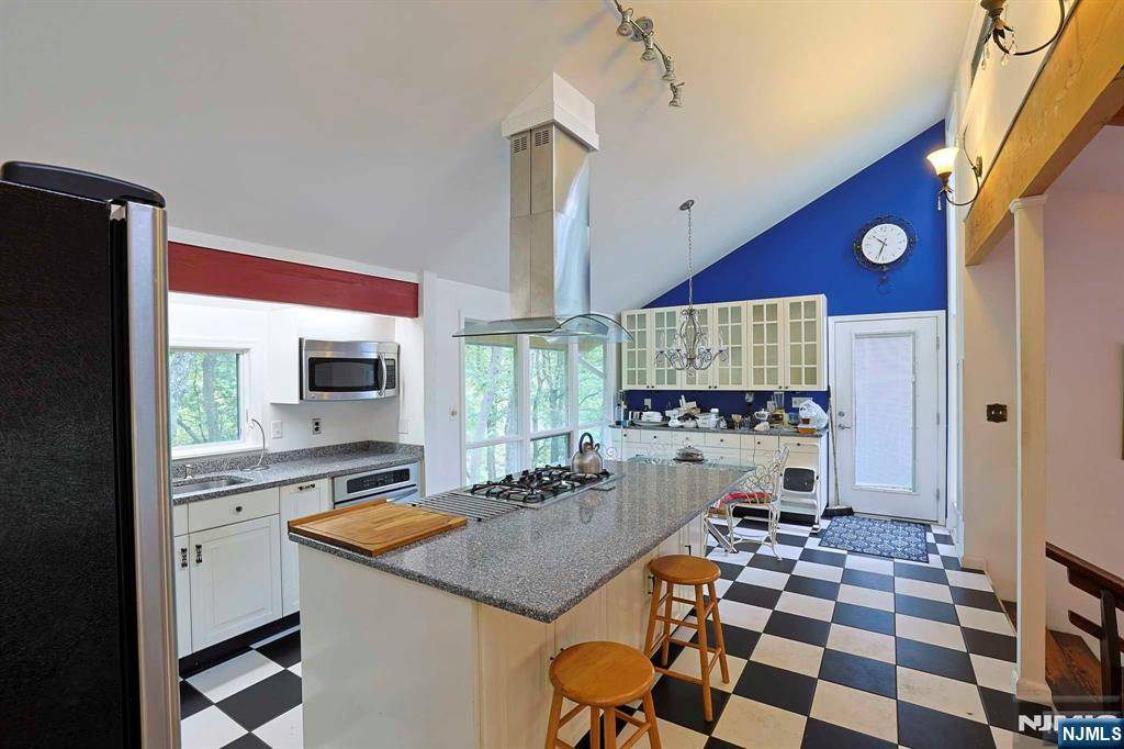 Ringwood, NJ 07456,111 Buena Vista DR