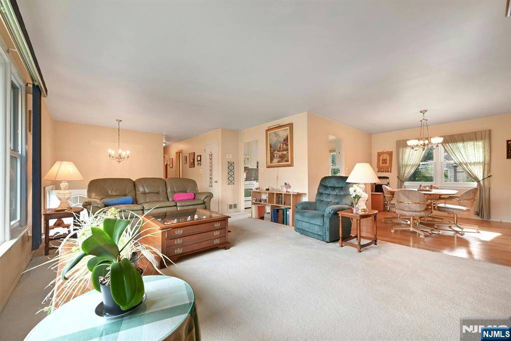 Emerson, NJ 07630,260 Forest AVE