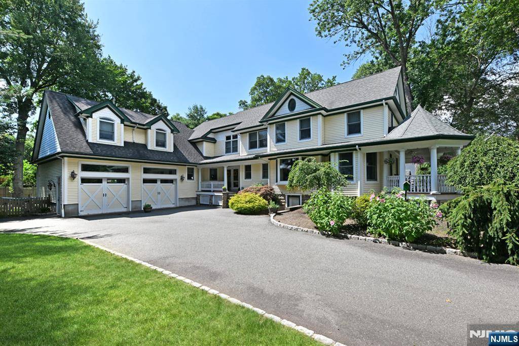 Hillsdale, NJ 07642,39 Magnolia AVE