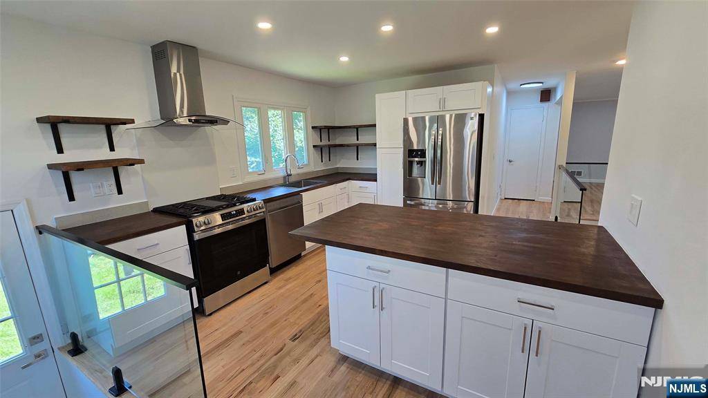 Cresskill, NJ 07626,40 Beechwood RD