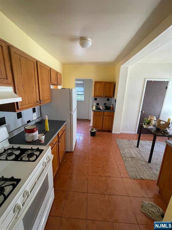 Hackensack, NJ 07601,17 Byrne ST