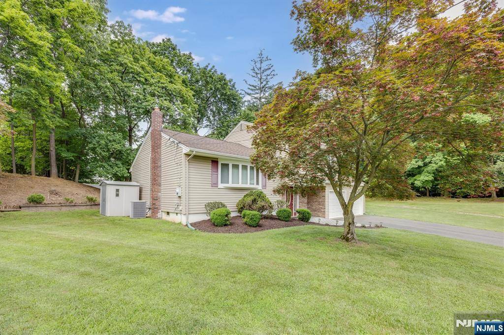 Little Falls, NJ 07424,1 Brook CT