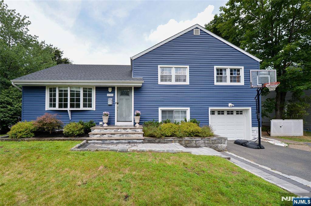 Fair Lawn, NJ 07410,37-03 Northern DR