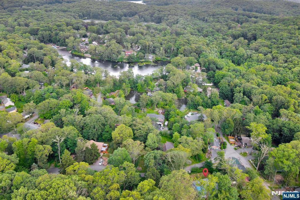 West Milford, NJ 07480,5 Pheasant LN